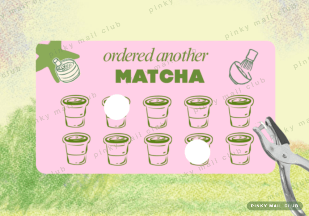 Pembe matcha punch card ve yanında delgeç
